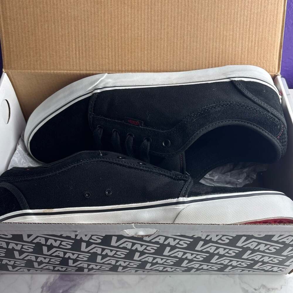 Vans Chukka Low Black Red Mens 13 Suede Skate Shoes VN-0FJM4FL New in Box